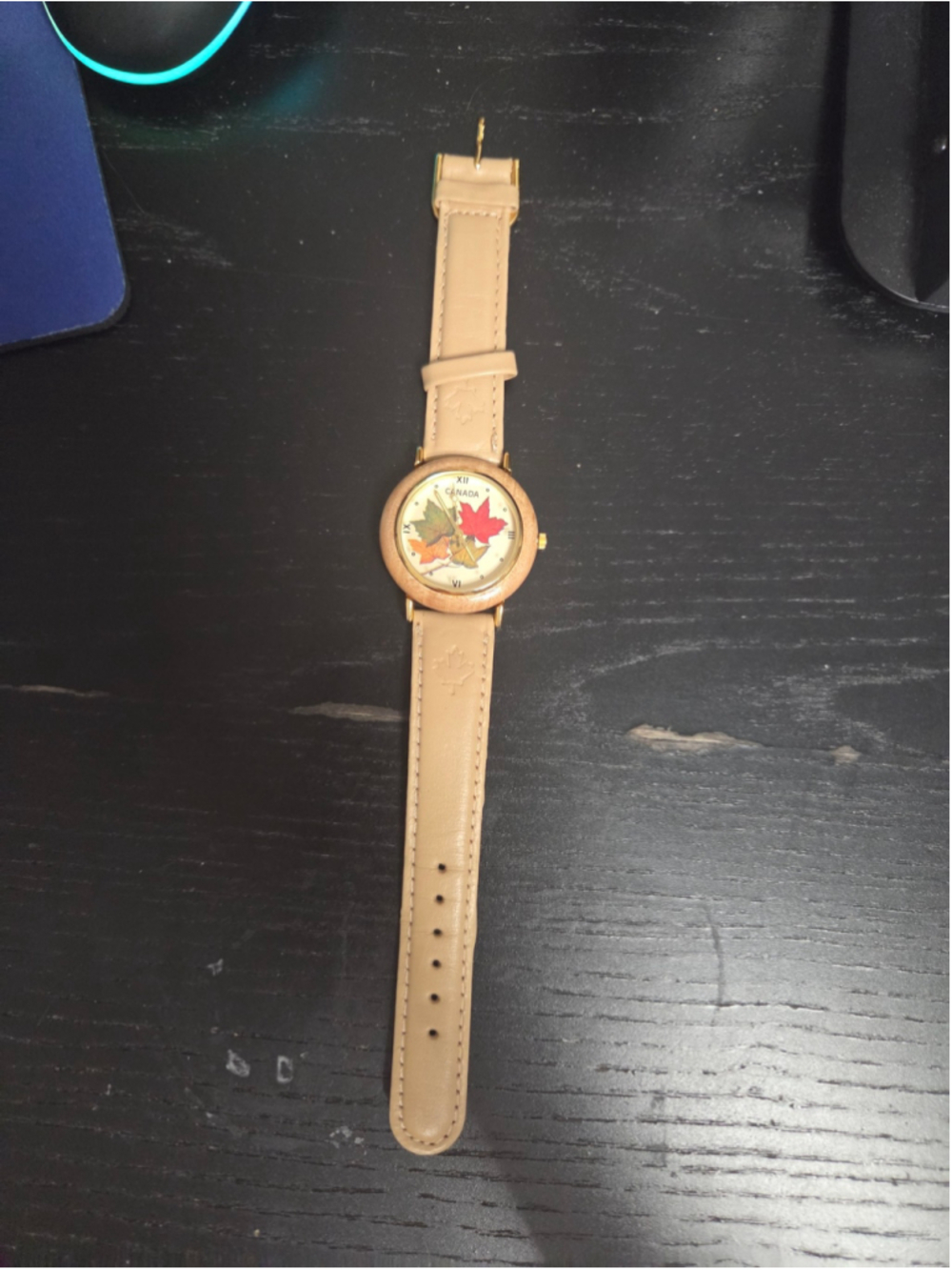 Canadian Maple Leaf Wood Watch Mint Condition Souvenir 8 in